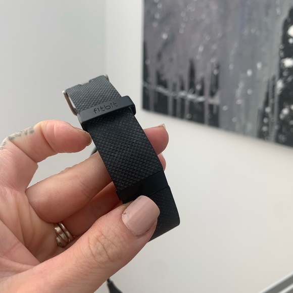 Fitbit charge with charging cord - Picture 2 of 4